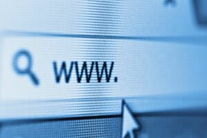 Caen búsquedas web; Inteligencia Artificial gana terreno